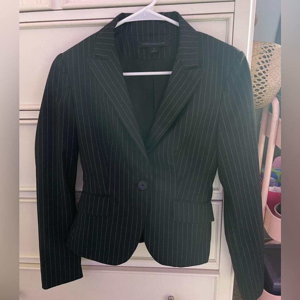 super cute and stylish blazer!